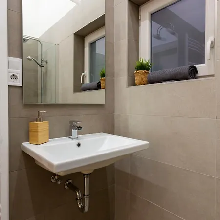 Spacious Bajcsy In The Heart Of Appartamento