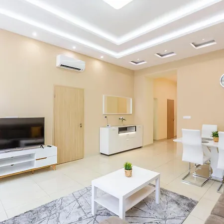 Spacious Bajcsy In The Heart Of