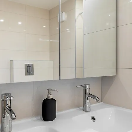 Classical Mini With A Modern Touch! Apartment
