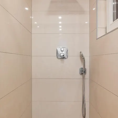 Classical Mini With A Modern Touch! Apartment