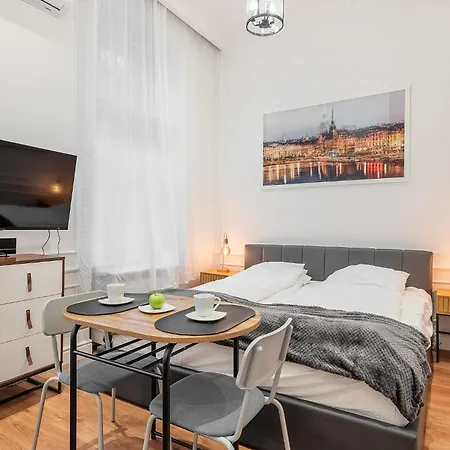 Apartment Classical Mini With A Modern Touch! *