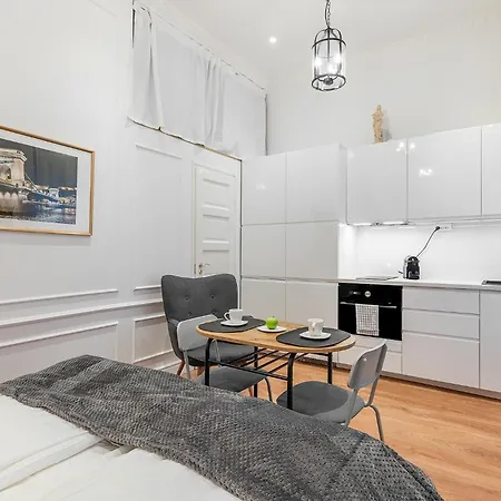 Apartment Classical Mini With A Modern Touch! Budapest