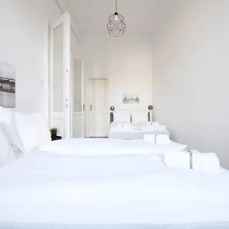 Budget By Hi5 - King Street - For Groups Apartment *