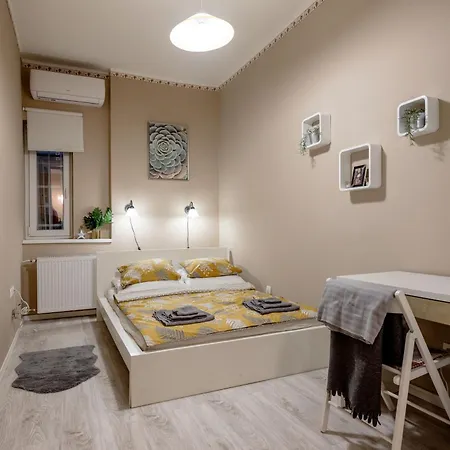 Apartment Roomback - 2br With Ac Near Deak Ter *