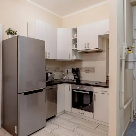 Apartment Roomback - 2br With Ac Near Deak Ter