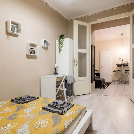 Roomback - 2br With Ac Near Deak Ter Apartment