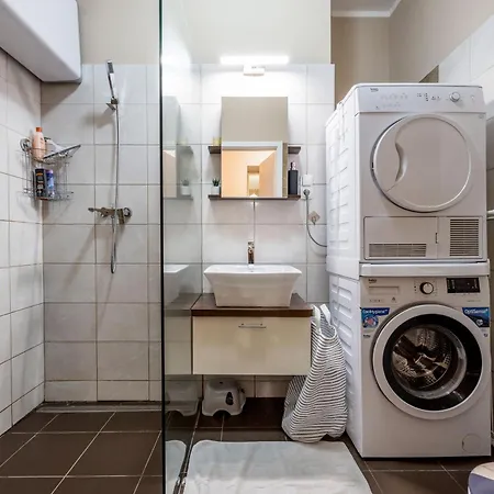 Apartman Roomback - 2br With Ac Near Deak Ter Budapest