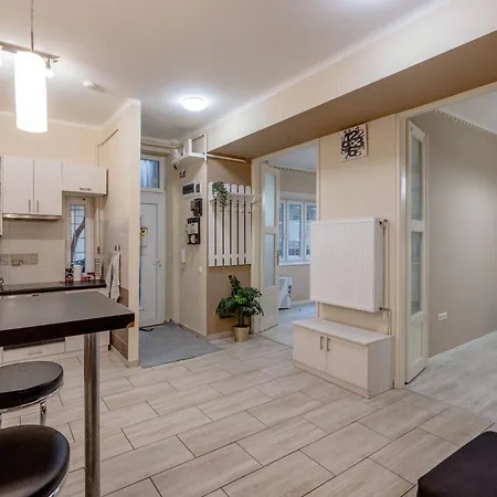 Roomback - 2br With Ac Near Deak Ter Apartman Budapest
