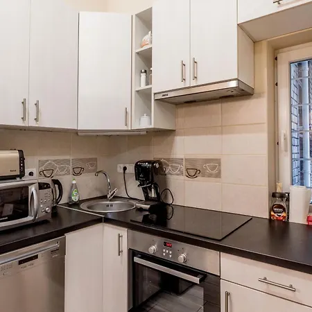 Roomback - 2br With Ac Near Deak Ter * Budapest
