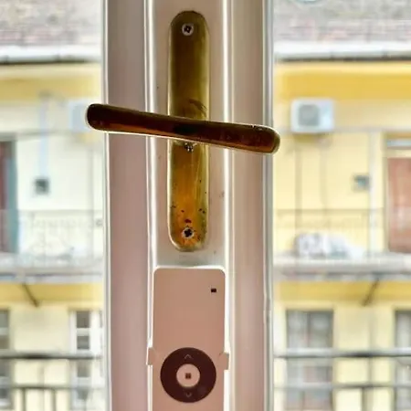 Standard By Hi5 - Tiny Studio Apartment Budapest