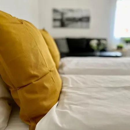 Standard By Hi5 - Tiny Studio Apartment