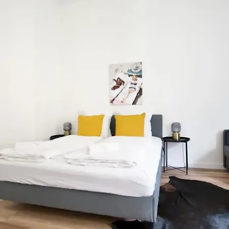 Standard By Hi5 - Tiny Studio Budapest