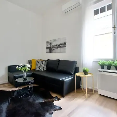 Standard By Hi5 - Tiny Studio * Budapest