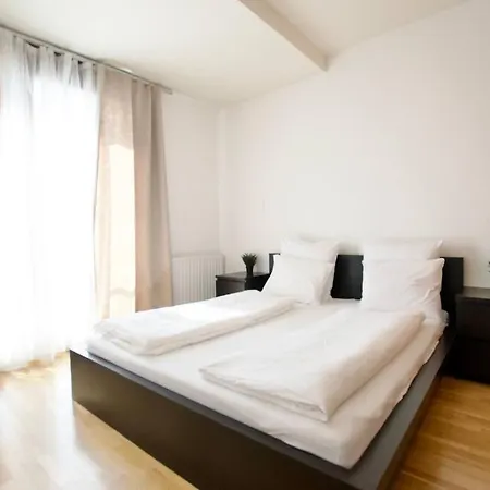 Standard By Hi5 - Kazinczy Street Apartmán