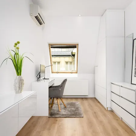 Triplex, Rooftop With Parlament View & Jacuzzi * Budapest