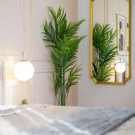 Luxury & Classy With 3bedrm, 2bathrm Apartment Budapest