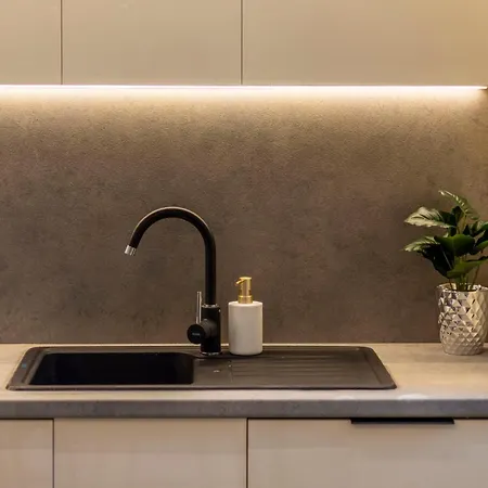 Luxury & Classy With 3bedrm, 2bathrm Apartment