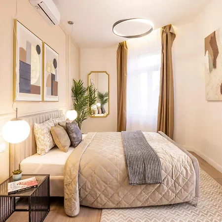 Apartment Luxury & Classy With 3bedrm, 2bathrm Budapest