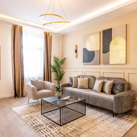 Luxury & Classy With 3bedrm, 2bathrm * Budapest