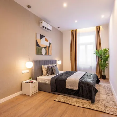 Apartment Luxury & Classy With 3bedrm, 2bathrm Budapest