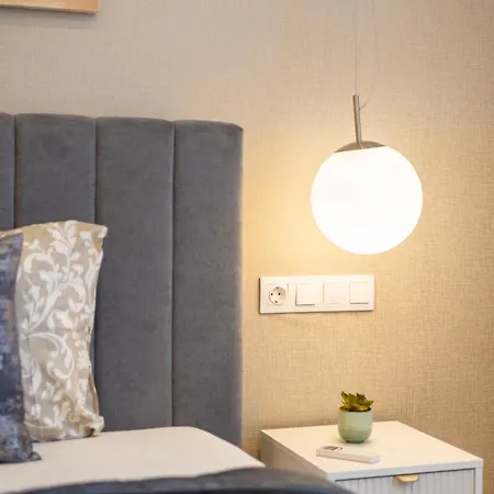 Apartment Luxury & Classy With 3bedrm, 2bathrm Budapest