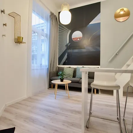 Standard By Hi5- Kiraly 82 * Budapest