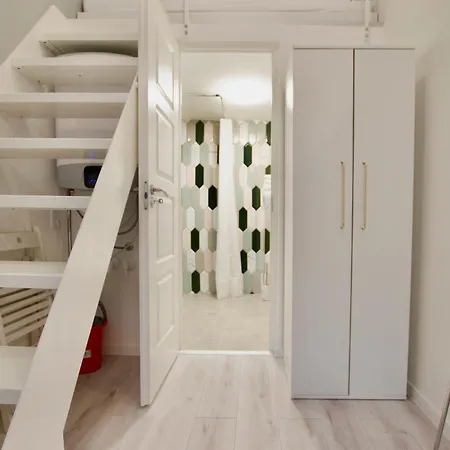 Standard By Hi5- Kiraly 82 Budapest