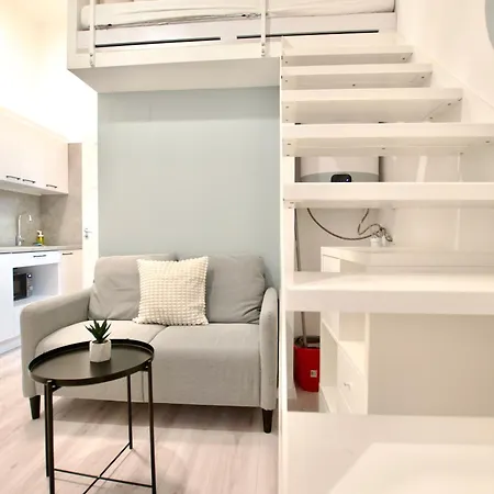 Standard By Hi5- Kiraly 82 Budapest