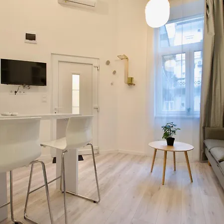 Standard By Hi5- Kiraly 82 Apartment
