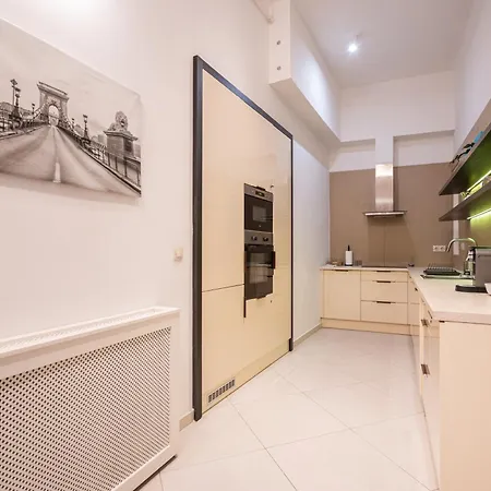 Apartment Comfy Downtown Hideaway With Urban Touch
