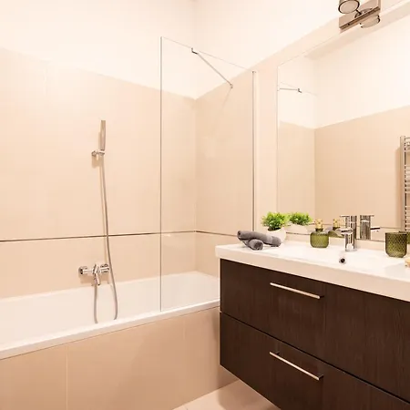 Comfy Downtown Hideaway With Urban Touch Apartment Budapest