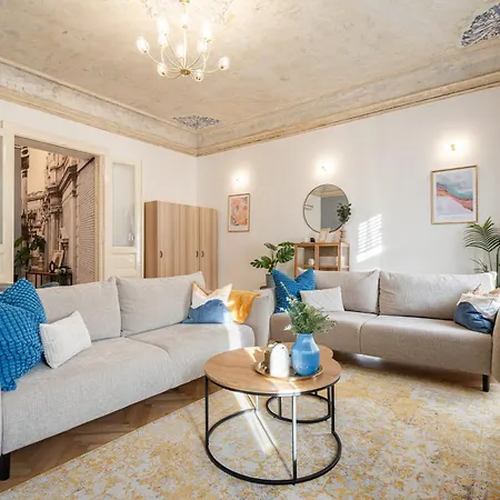 Apartment Comfy Downtown Hideaway With Urban Touch Budapest