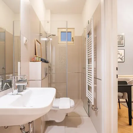 Comfy Downtown Hideaway With Urban Touch Apartment Budapest