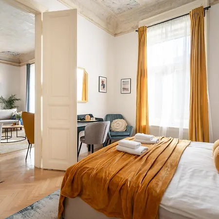 Comfy Downtown Hideaway With Urban Touch Apartment Budapest