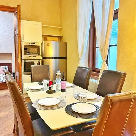 Ultra Central / 10 Ppl Apartment *