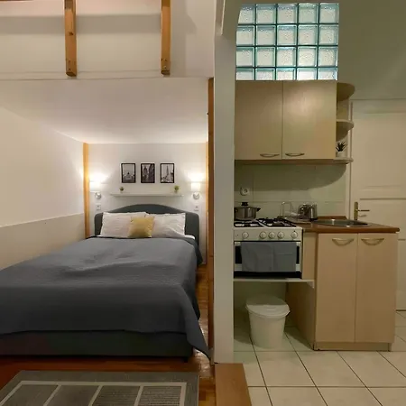 Apartment R172 Elitehost Raday Studio *