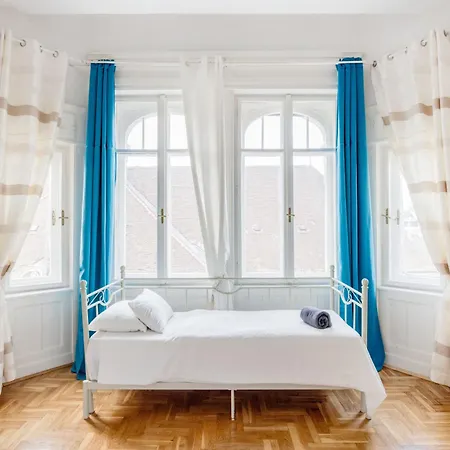 Amazing View Designer With Sauna And Jacuzzi 3 Min To Opera House * Budapest