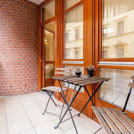 Apartment Pink Flamingo : Leo Lane Getaway Budapest