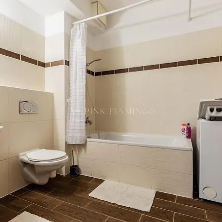Apartment Pink Flamingo : Leo Lane Getaway