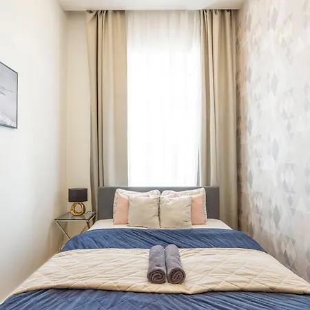 Luxury Quentin 3 Bedrm, 2 Bathrm Apartment *