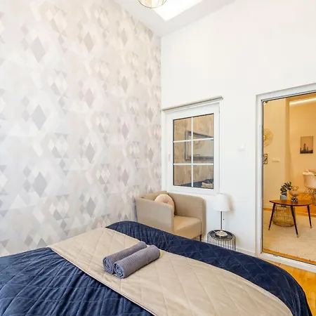Luxury Quentin 3 Bedrm, 2 Bathrm Budapest