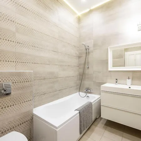 Luxury Quentin 3 Bedrm, 2 Bathrm * Budapest