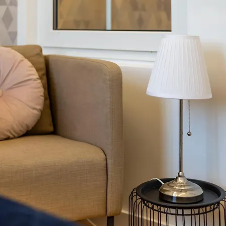 Luxury Quentin 3 Bedrm, 2 Bathrm Apartment *