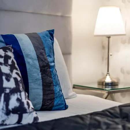 Luxury Quentin 3 Bedrm, 2 Bathrm Apartment *