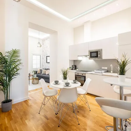 Luxury Quentin 3 Bedrm, 2 Bathrm * Budapest