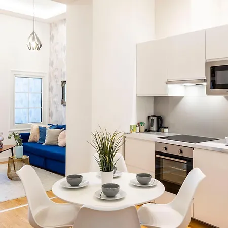 Luxury Quentin 3 Bedrm, 2 Bathrm Apartment