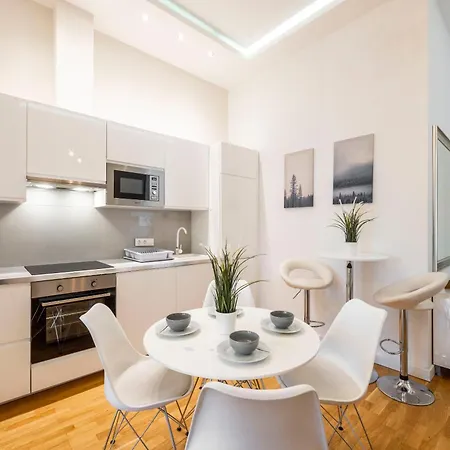 Luxury Quentin 3 Bedrm, 2 Bathrm Apartment *