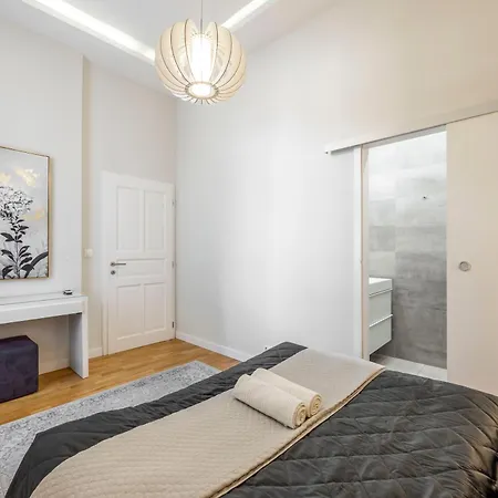 Apartment Luxury Quentin 3 Bedrm, 2 Bathrm Budapest