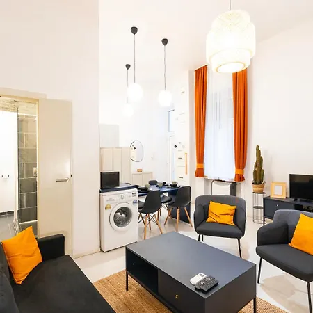 Modern Uniquely Designed Flat Andrassy Avenue And Oktogon Square * Budapest