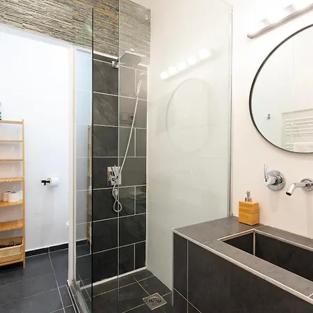 Apartment Modern Uniquely Designed Flat Andrassy Avenue And Oktogon Square